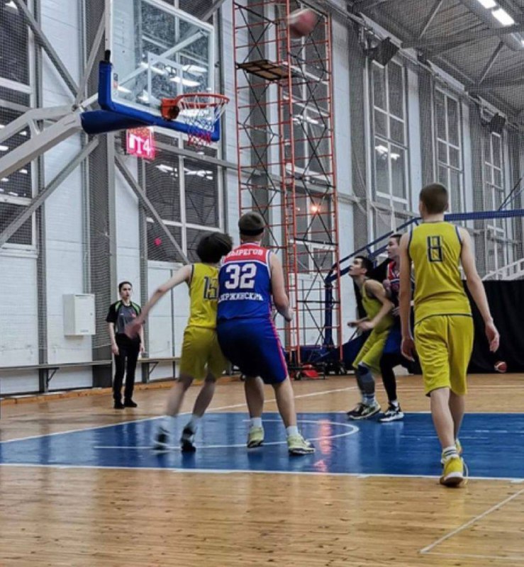 Баскетболисты сыграли игру в круговом турнире в Дзержинске