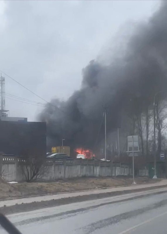 Пожар в Дмитрове — горит старое здание 29.03.2023