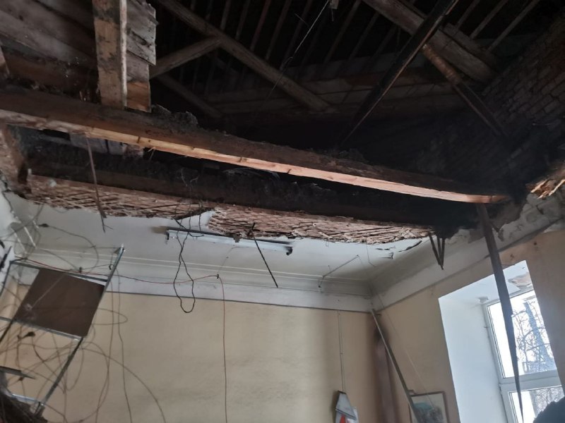 Потолок обрушился в поликлинике Дубны