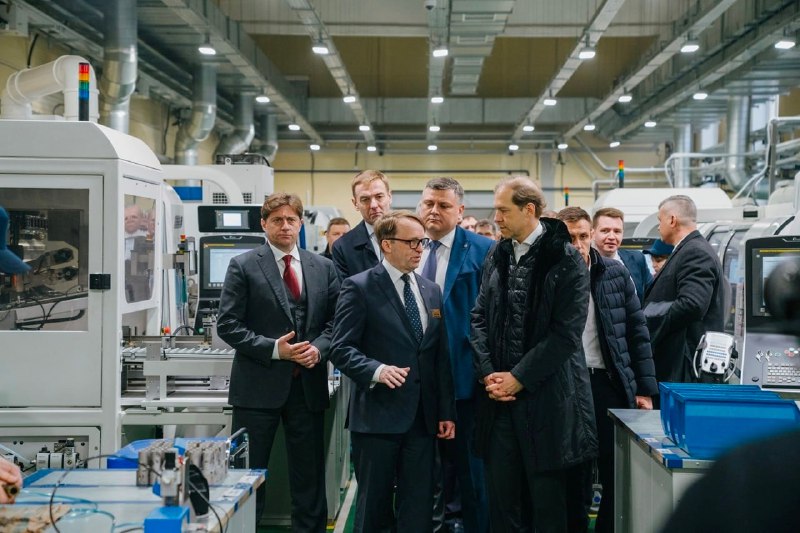 Министр промышленности посетил завод в Коломне