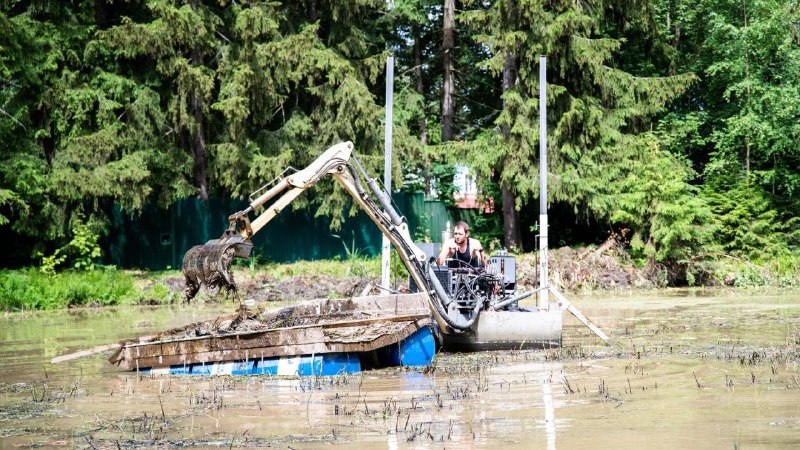 Работы по очистке прудов продолжаются в Дмитрове