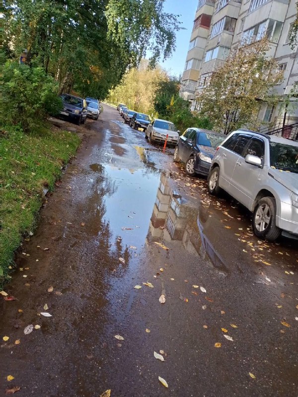 Авария в Наро-Фоминске — канализация льется из колодца 25.09.2023