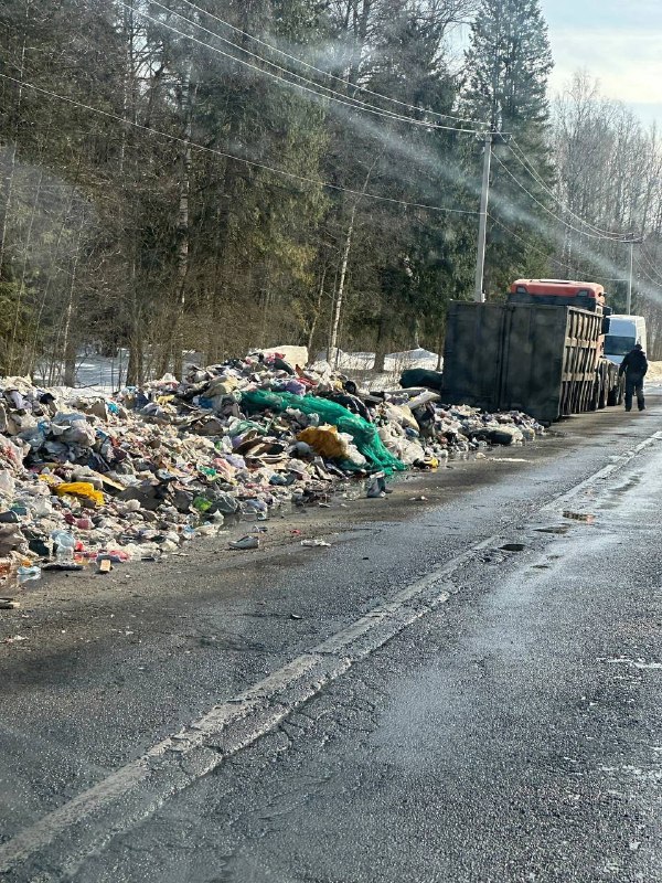 ДТП в Орехово-Зуево — мусором засыпало дорогу 07.08.2024