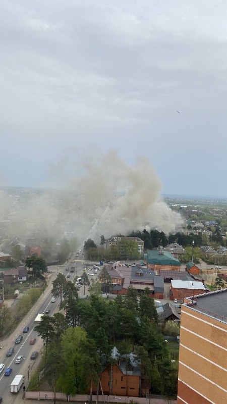Пожар в Раменском — горит дом 26.04.2024