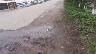 Авария в Можайске — вода течёт по улице 28.04.2024