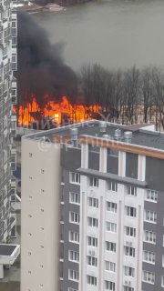 Пожар в Химках — горит здание на пляже 03.04.2024