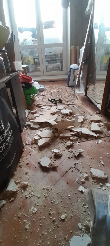 Потолок обвалился в доме на Волоколамском шоссе в Красногорске