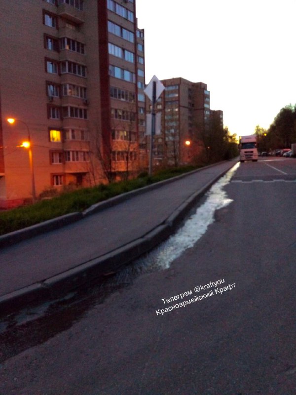 Авария в Красноармейске — стоки канализации текут по улице 02.05.2024