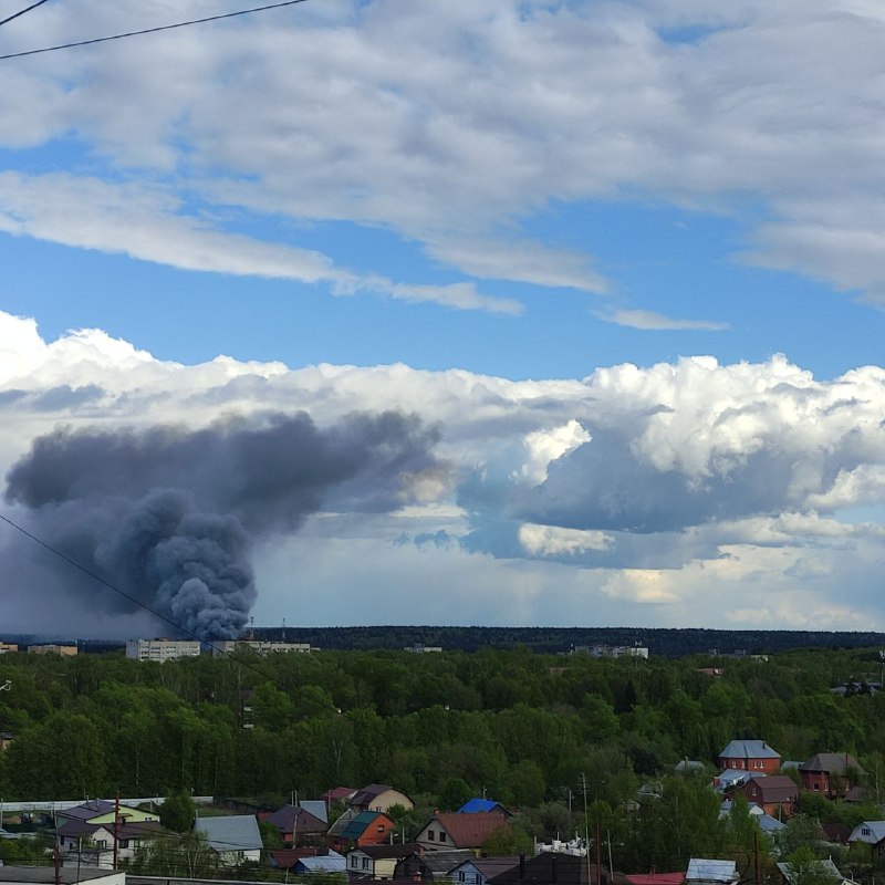 Пожар в Наро-Фоминске — горят склады и производство 11.05.2024
